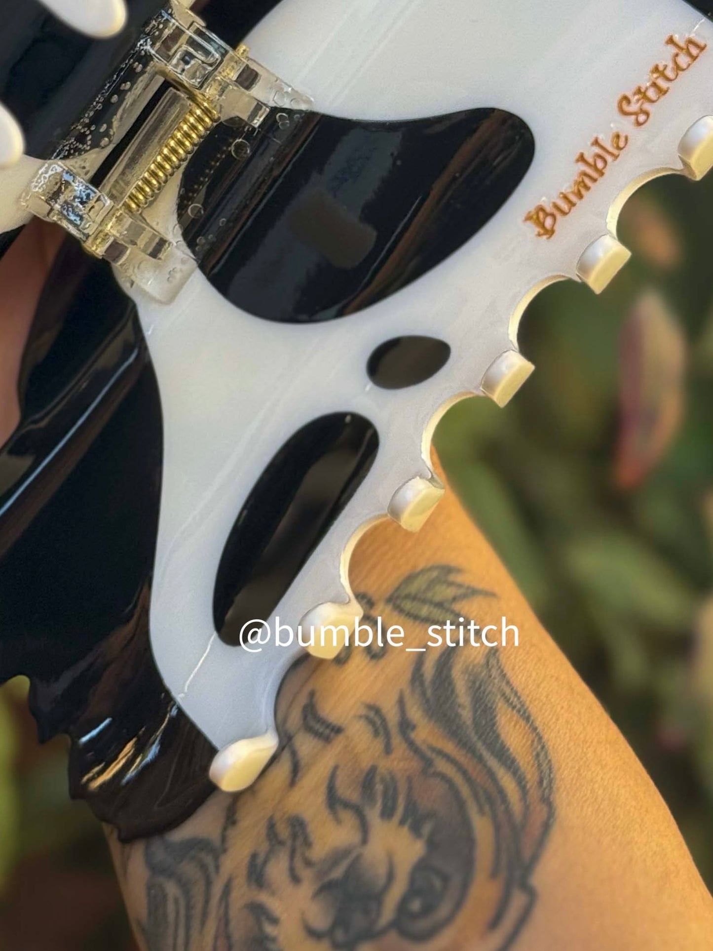 Hooded Phantom Hair Claw